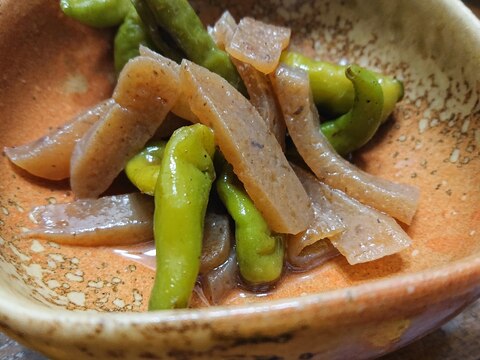 板蒟蒻と青唐辛子の炒め煮